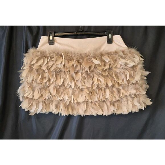 New W/Tag Y2K Bebe Womens Beige Tan Feathered Mini Skirt US 6 - Picture 1 of 8